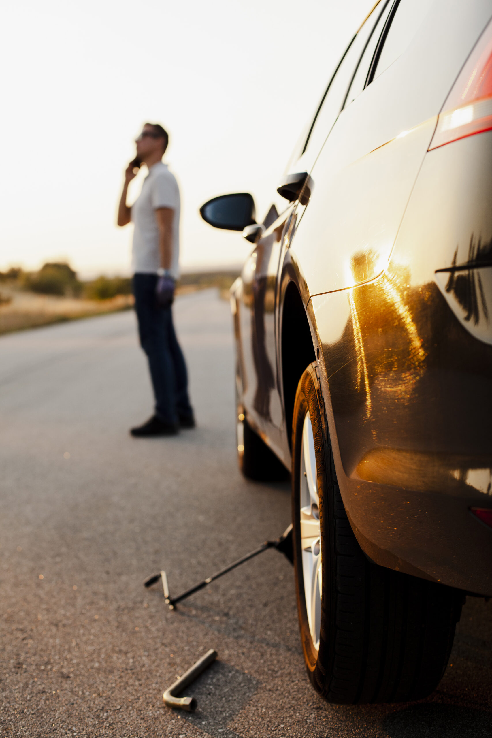 man-talking-phone-about-car-problem